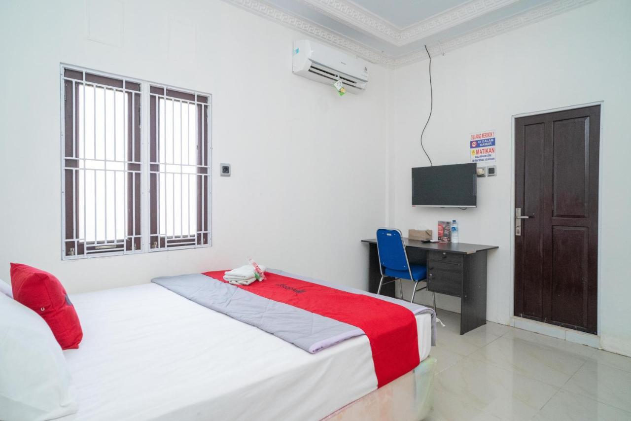 Reddoorz Syariah Near Jalan A Yani Km 8 Citraland Hotel Banjarmasin  Buitenkant foto