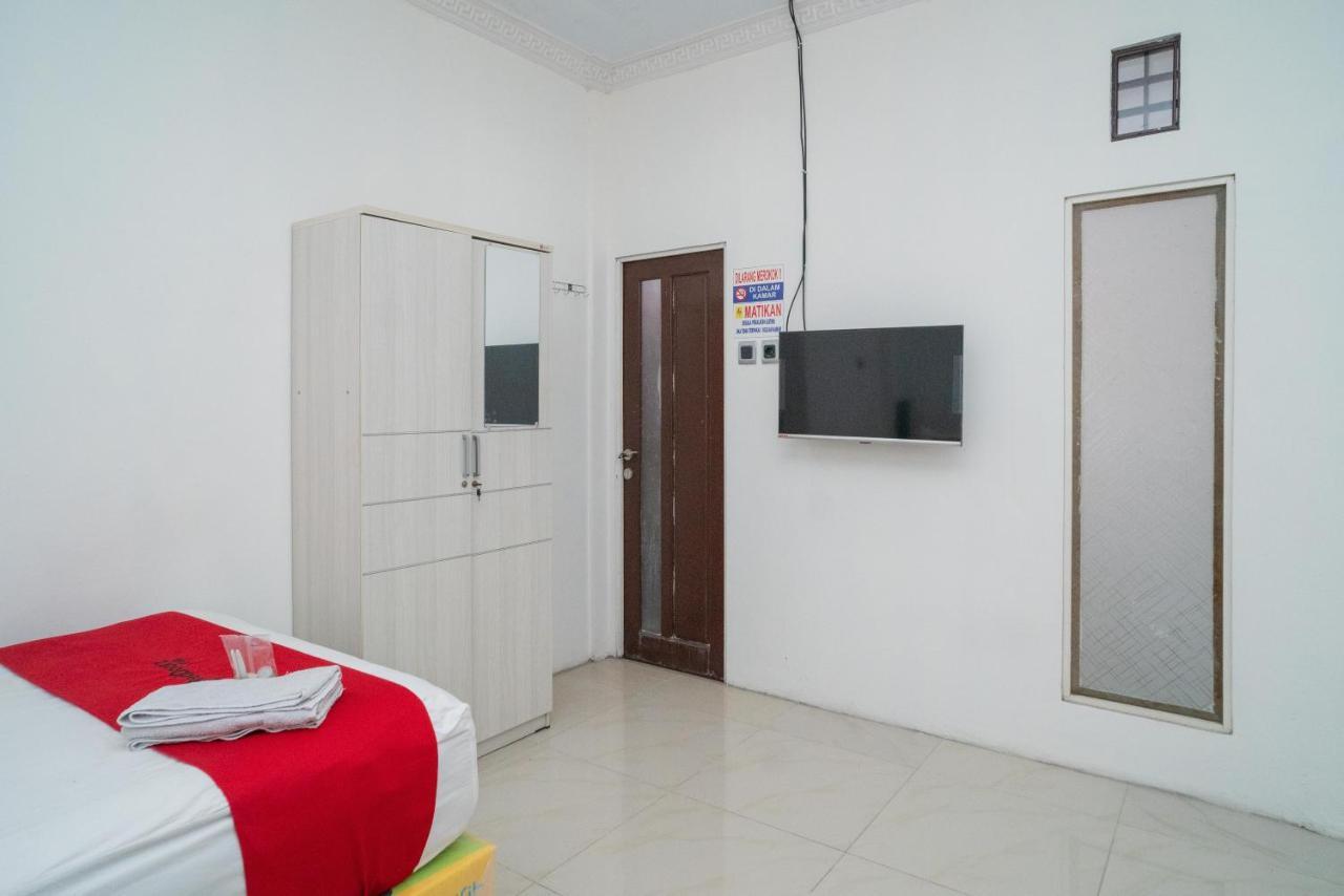 Reddoorz Syariah Near Jalan A Yani Km 8 Citraland Hotel Banjarmasin  Buitenkant foto